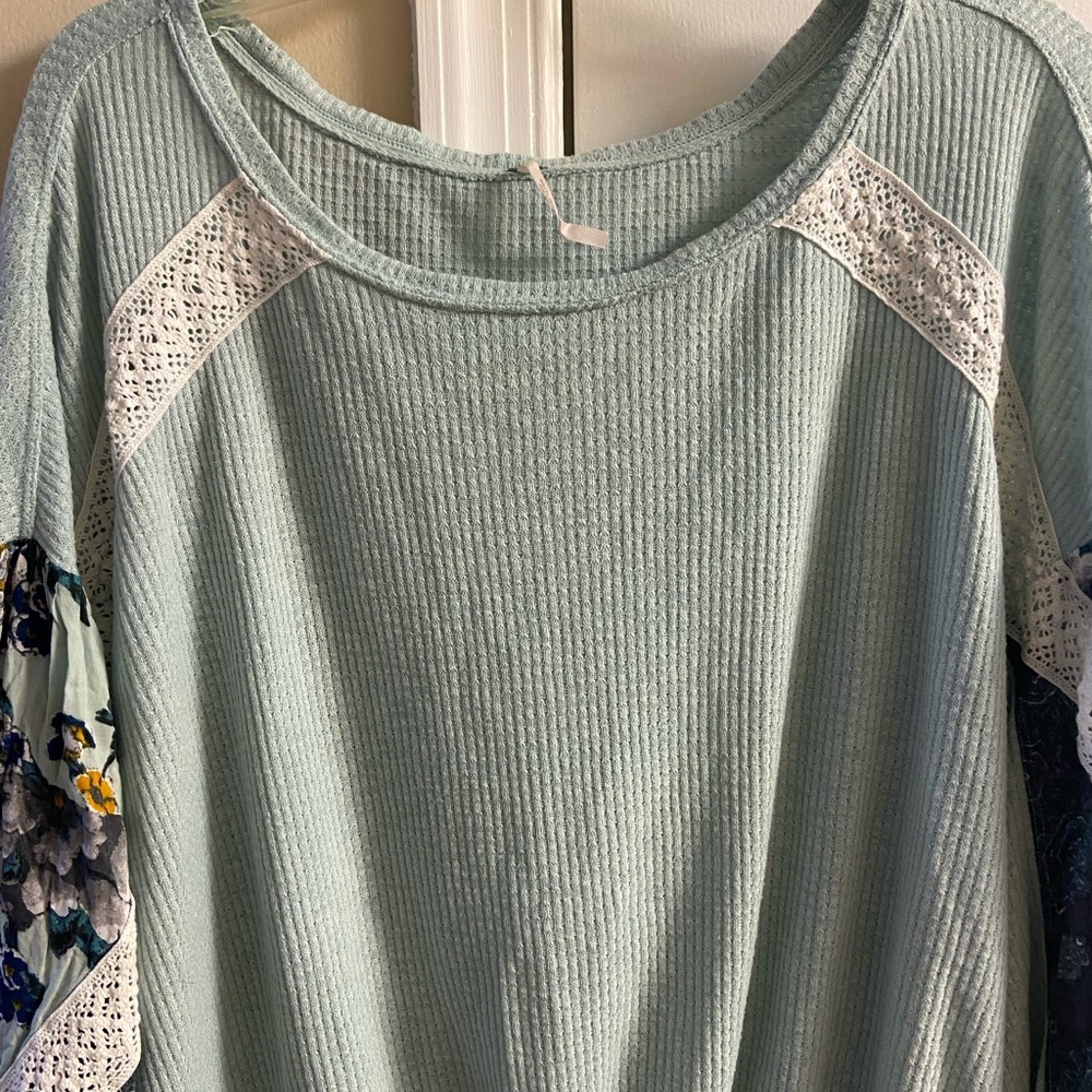 Free people Mint Green Floral Sleeve top Large - Picture 3 of 6